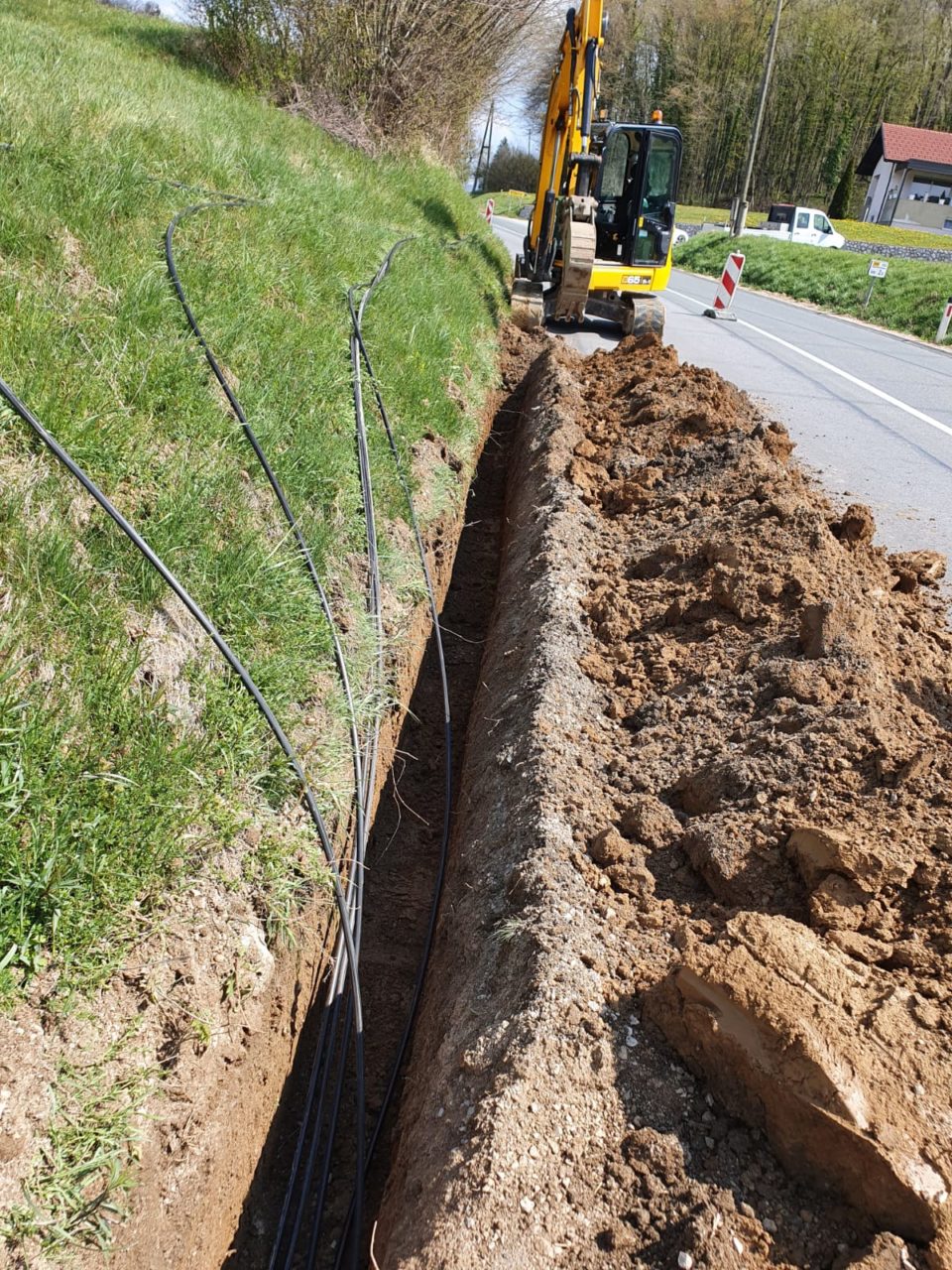 Gradnja omrežja v Artviži vasi v občini Ivančna Gorica.